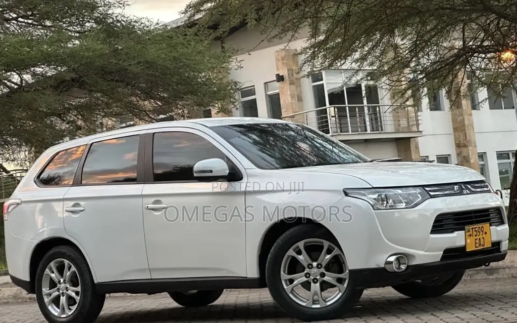 Mitsubishi Outlander 2.4 PHEV AWD 2013 White