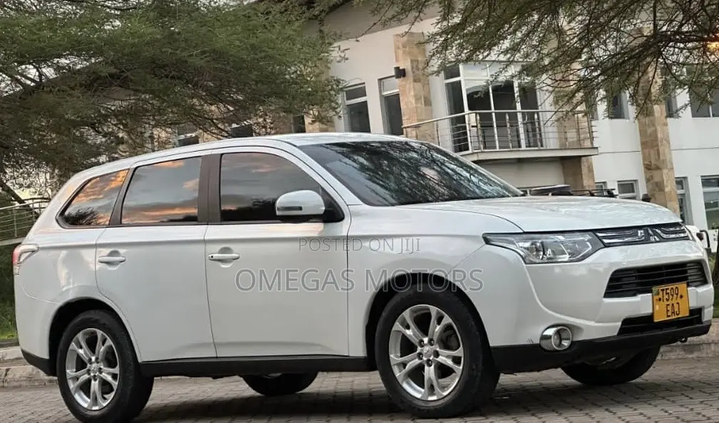 Mitsubishi Outlander 2.4 PHEV AWD 2013 White