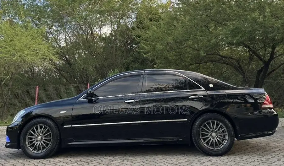 Toyota Crown 2004 Black