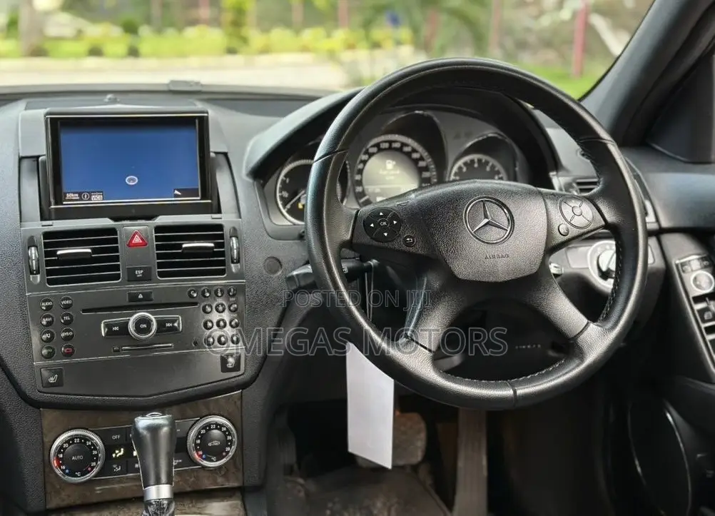 Mercedes-Benz C200 2010 White