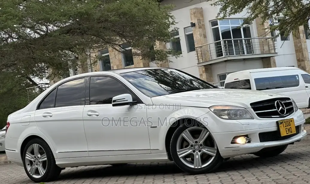Mercedes-Benz C200 2010 White