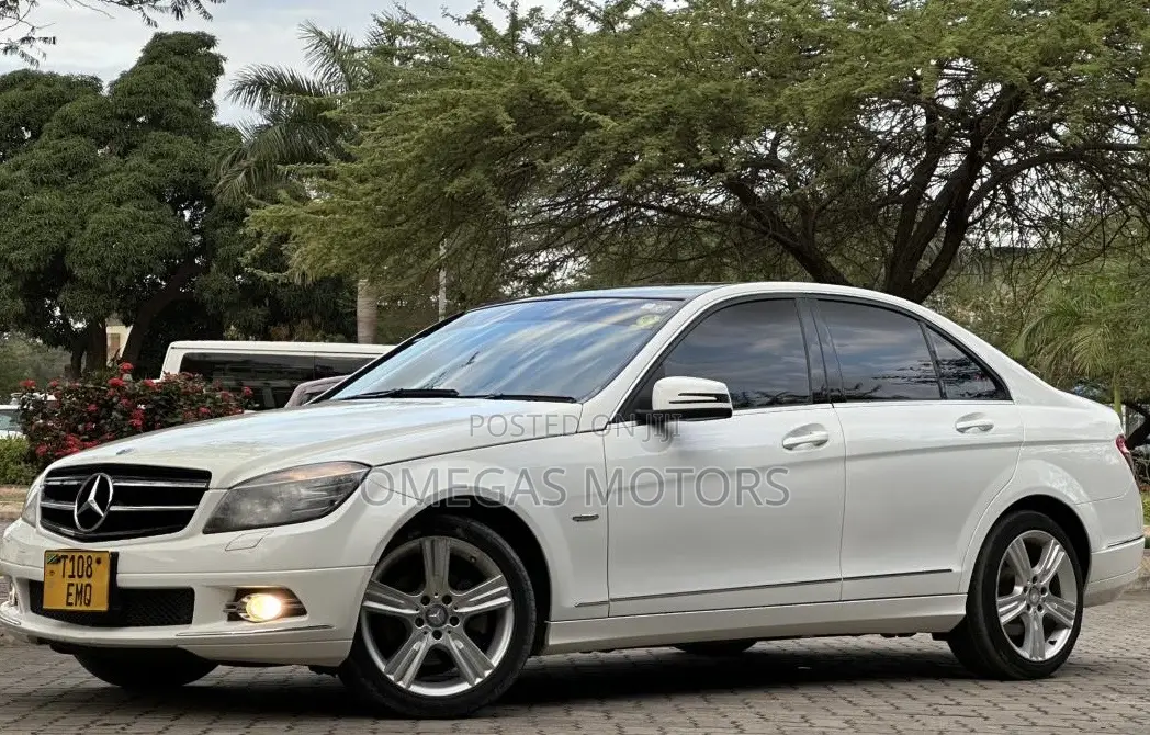 Mercedes-Benz C200 2010 White