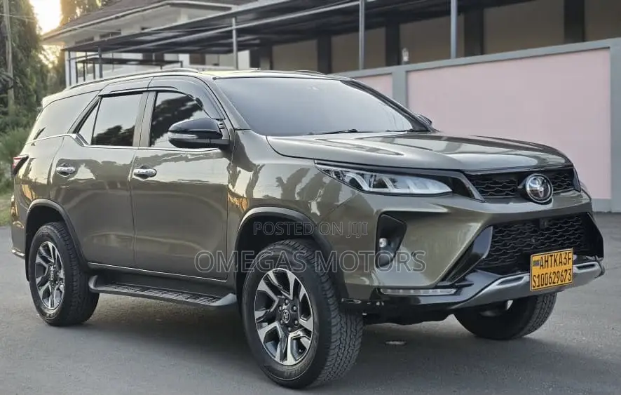 Toyota Fortuner 2.8 D RWD 2021 Beige