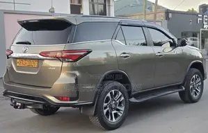 Toyota Fortuner 2.8 D RWD 2021 Beige