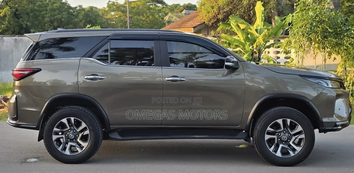 Toyota Fortuner 2.8 D RWD 2021 Beige