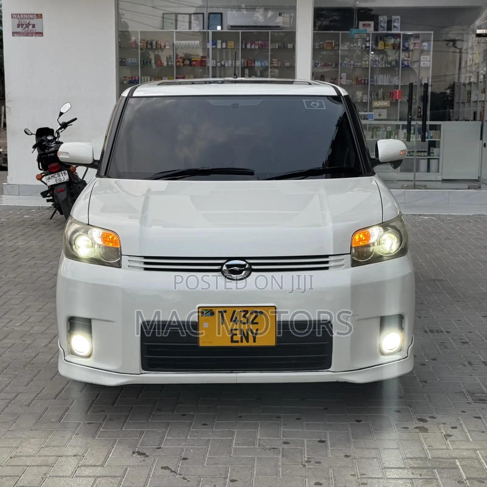 Toyota Corolla Rumion Hatchback 1.5 FWD 2011 White