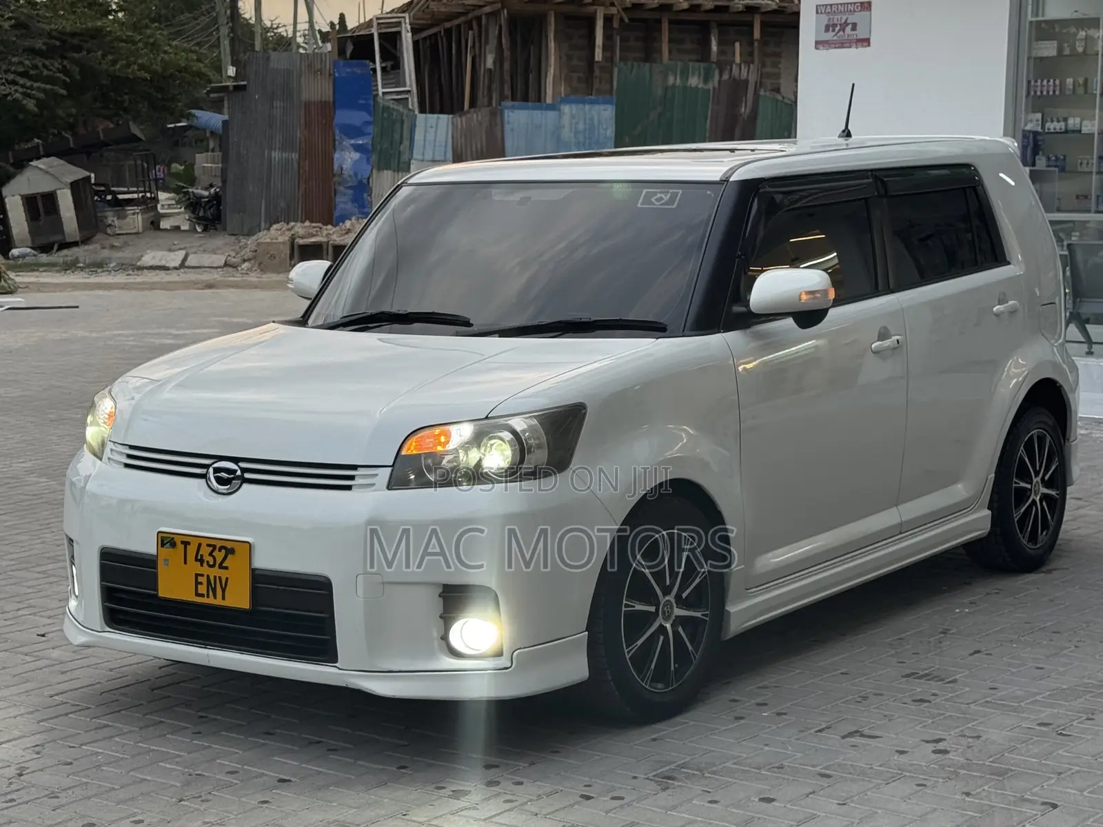 Toyota Corolla Rumion Hatchback 1.5 FWD 2011 White