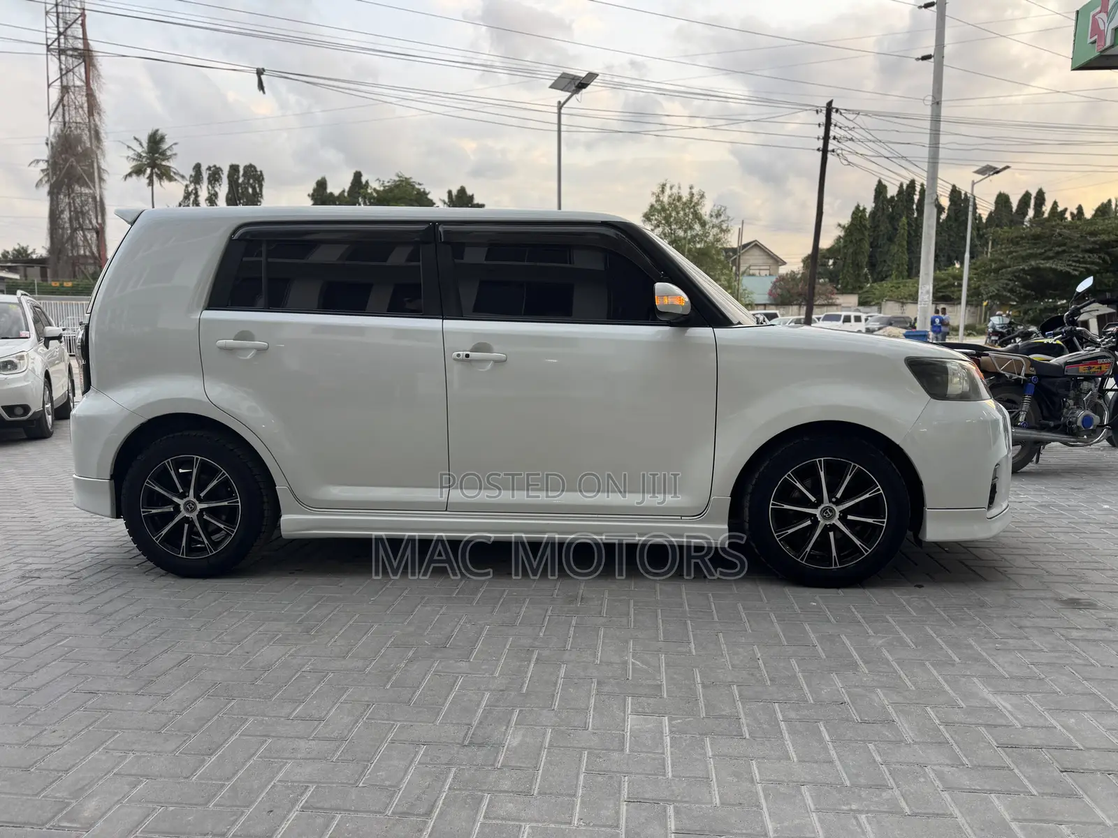 Toyota Corolla Rumion Hatchback 1.5 FWD 2011 White