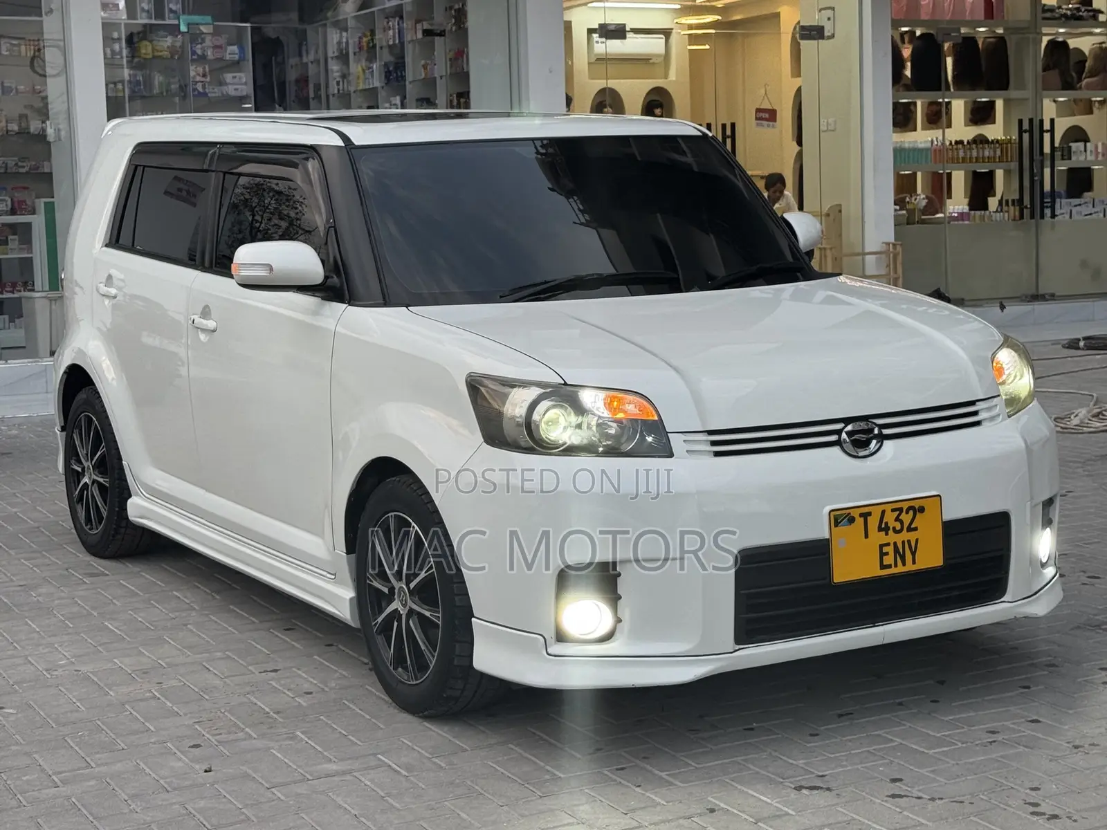 Toyota Corolla Rumion Hatchback 1.5 FWD 2011 White