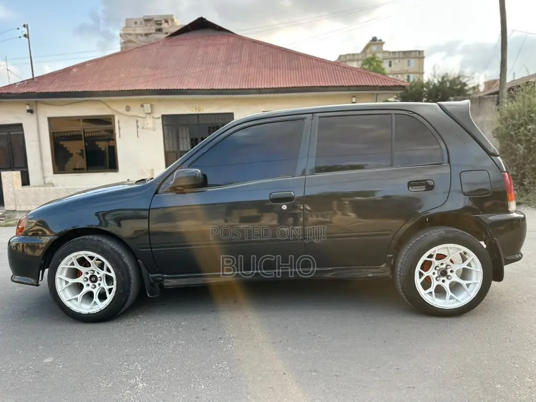 Toyota Starlet 2001 Black