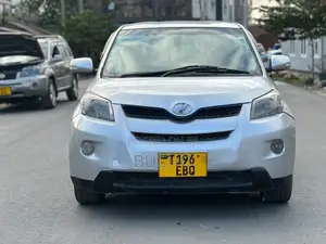 Toyota IST 2010 Silver
