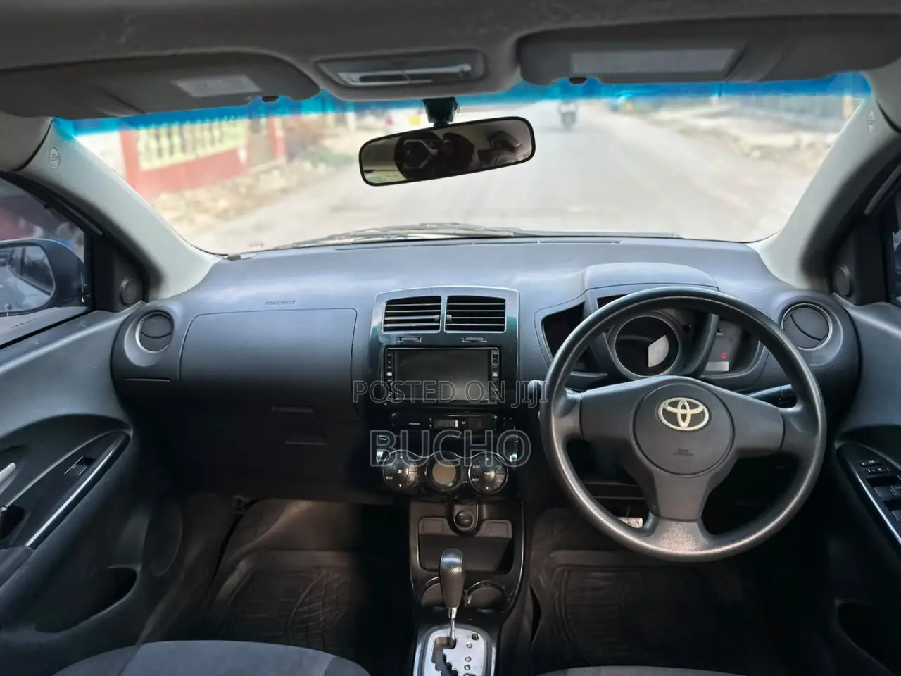 Toyota IST 2010 Silver