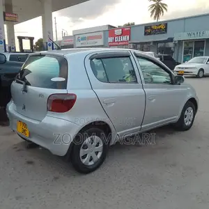 Toyota Vitz 2002 Silver