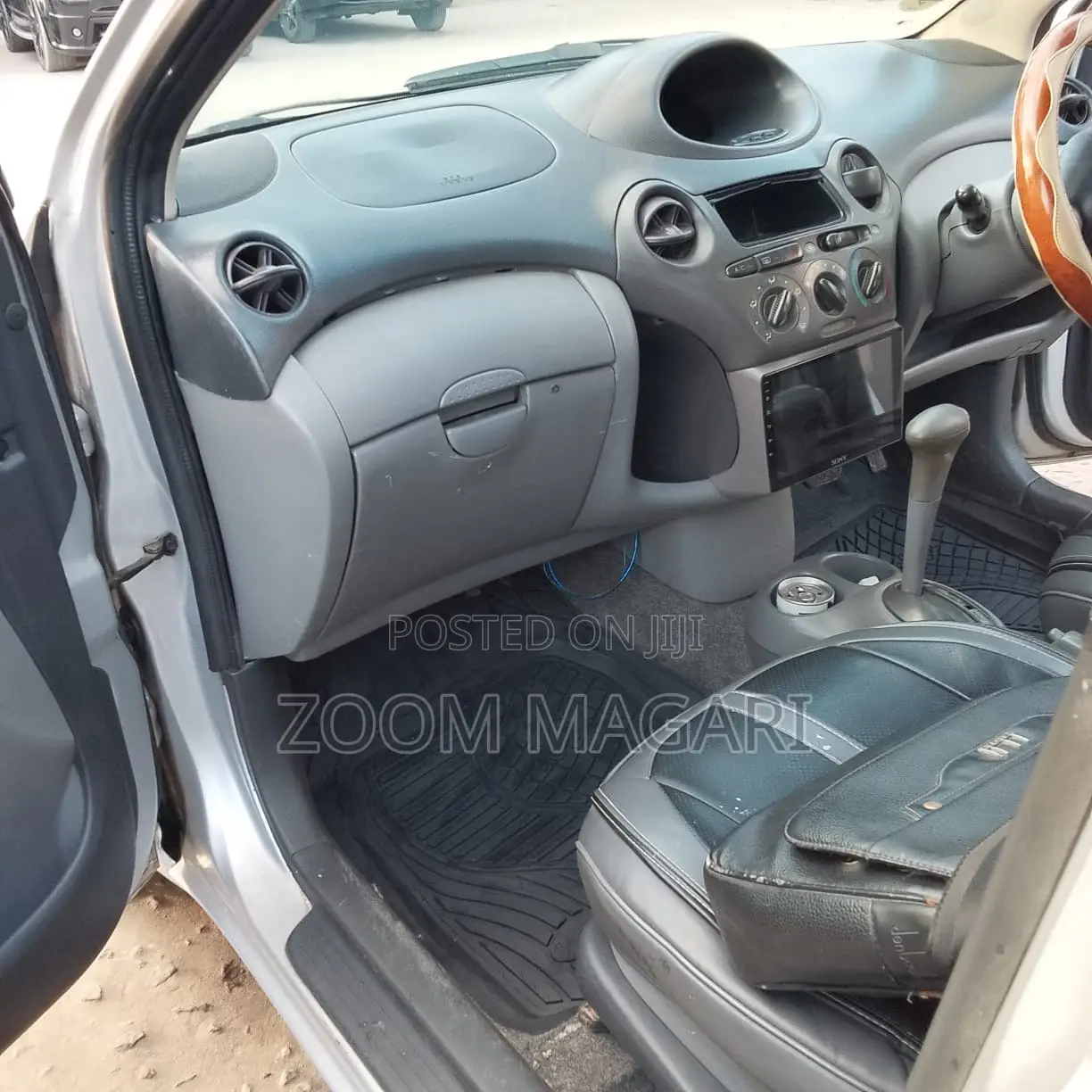 Toyota Vitz 2002 Silver