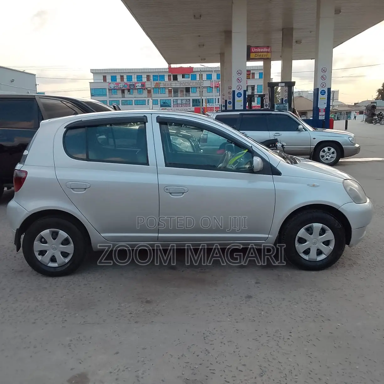 Toyota Vitz 2002 Silver