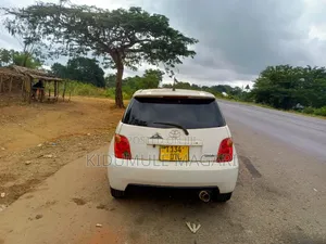 Toyota IST 2004 White