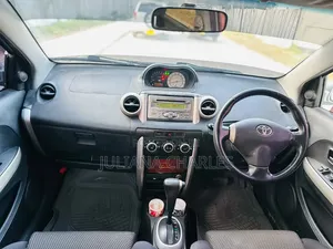 Toyota IST 2004 Silver