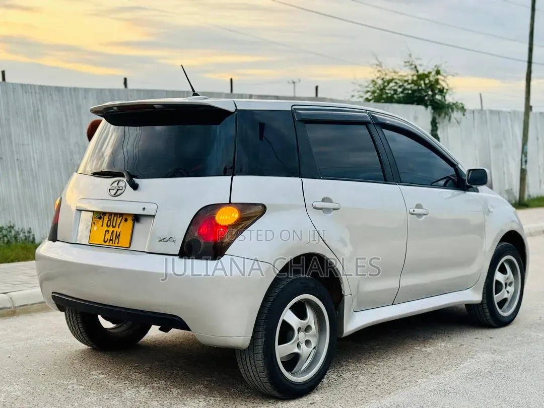 Toyota IST 2004 Silver