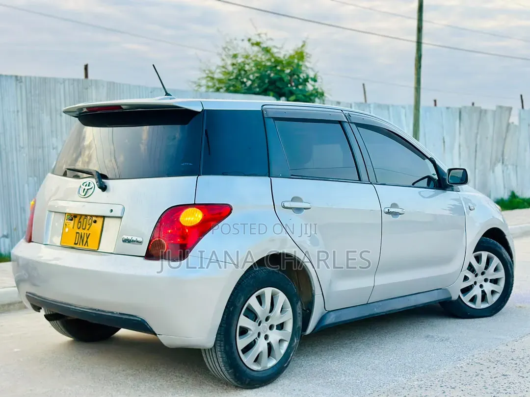 Toyota IST 2004 Silver