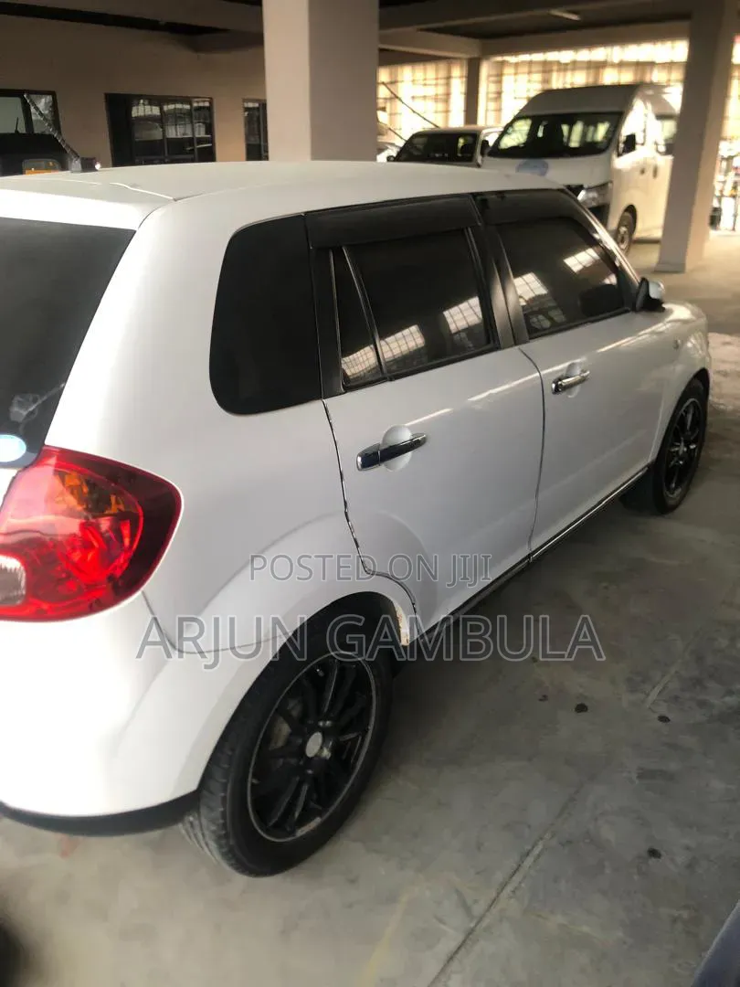 Mazda Verisa 2005 White