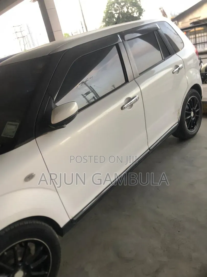 Mazda Verisa 2005 White