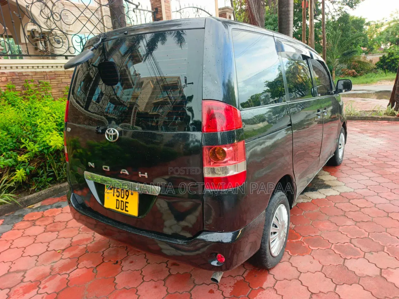 Toyota Noah 2003 Black