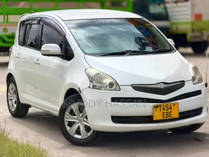 Toyota Ractis 2005 White