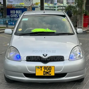 Toyota Vitz 2001 Silver
