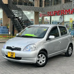 Toyota Vitz 2001 Silver
