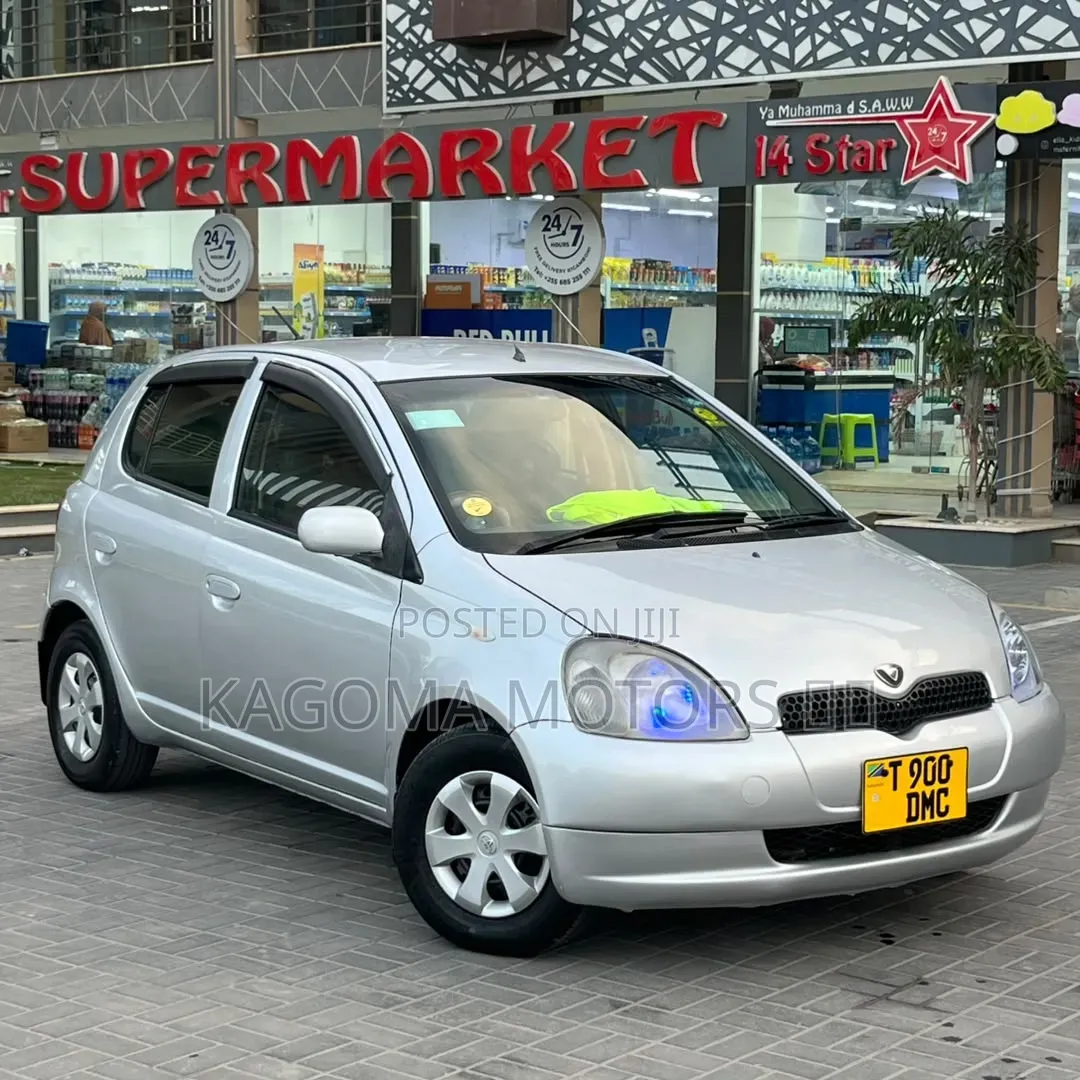 Toyota Vitz 2001 Silver