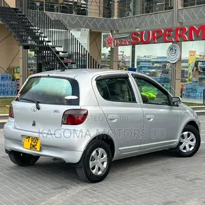 Toyota Vitz 2001 Silver