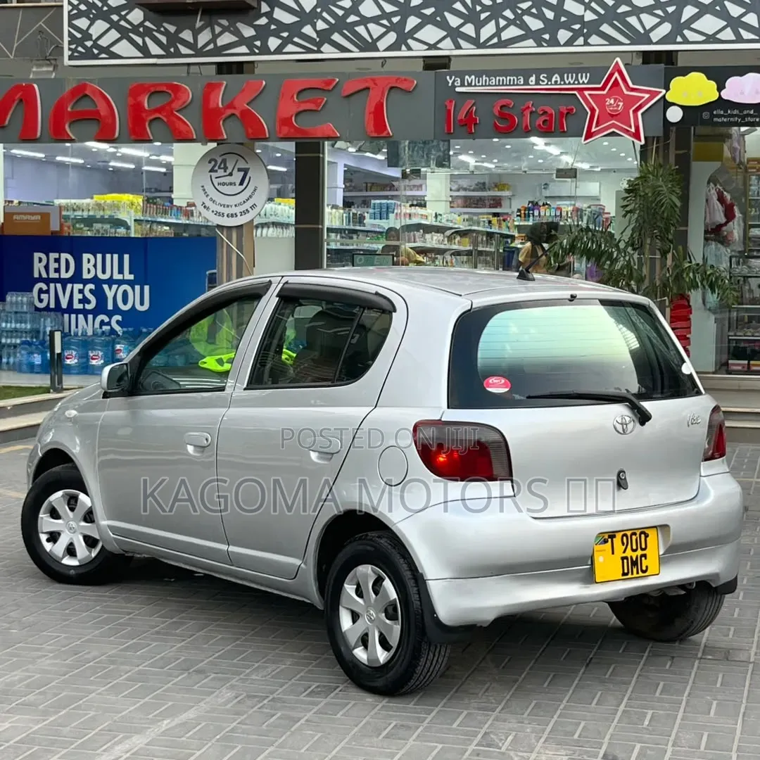 Toyota Vitz 2001 Silver