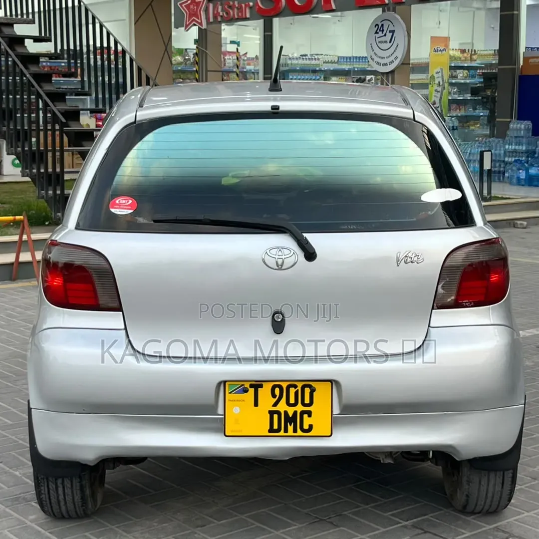 Toyota Vitz 2001 Silver