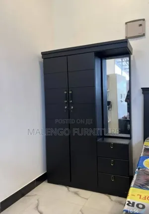 Kabati Milango Mitatu Na Sehemu Ya Dressing Table