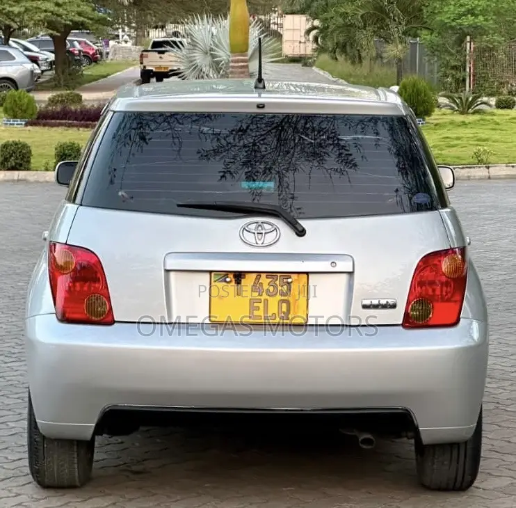 Toyota IST 2003 Silver
