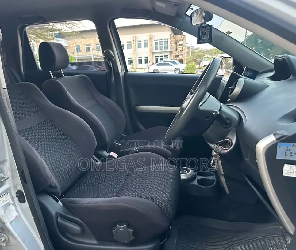 Toyota IST 2003 Silver