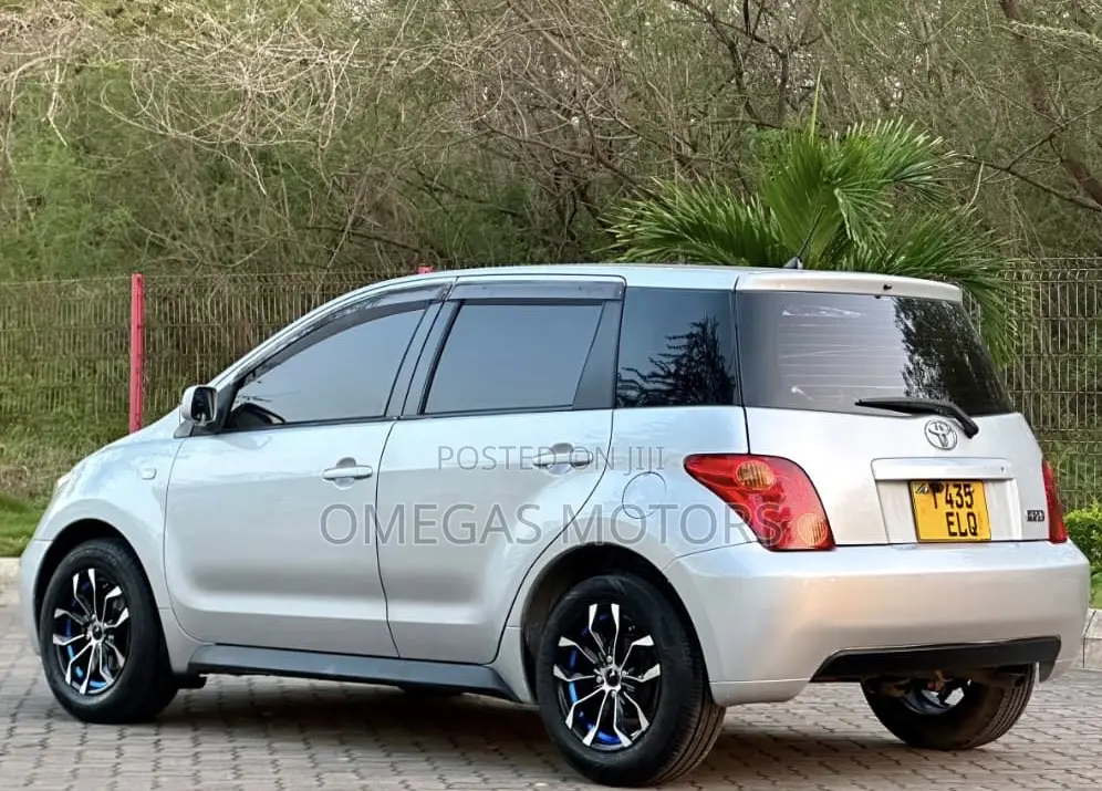 Toyota IST 2003 Silver