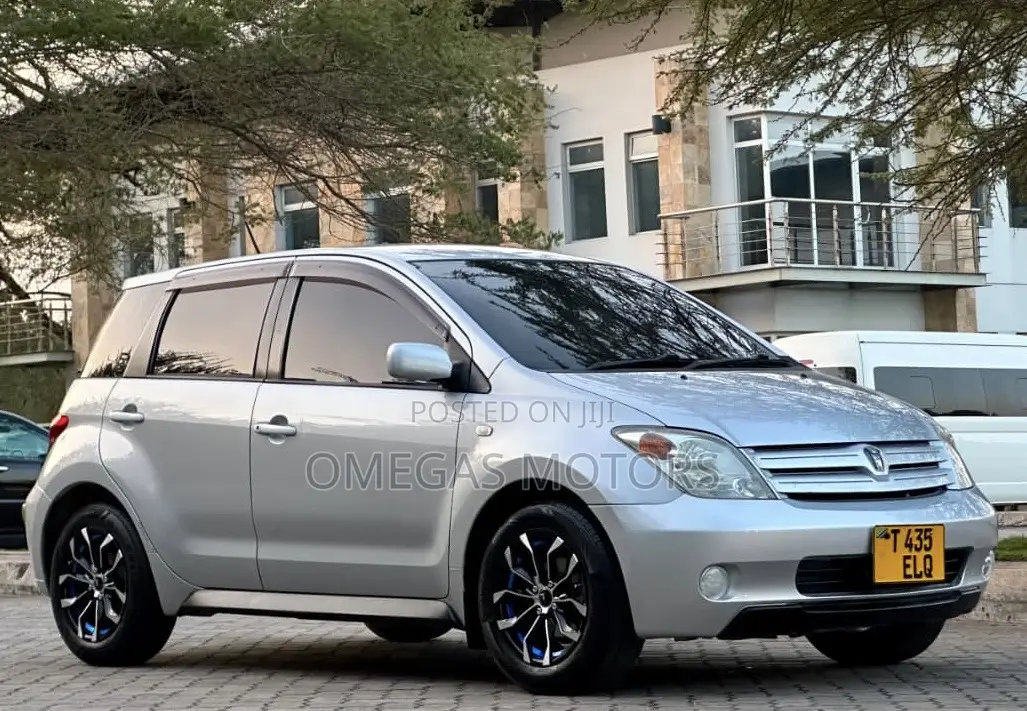 Toyota IST 2003 Silver