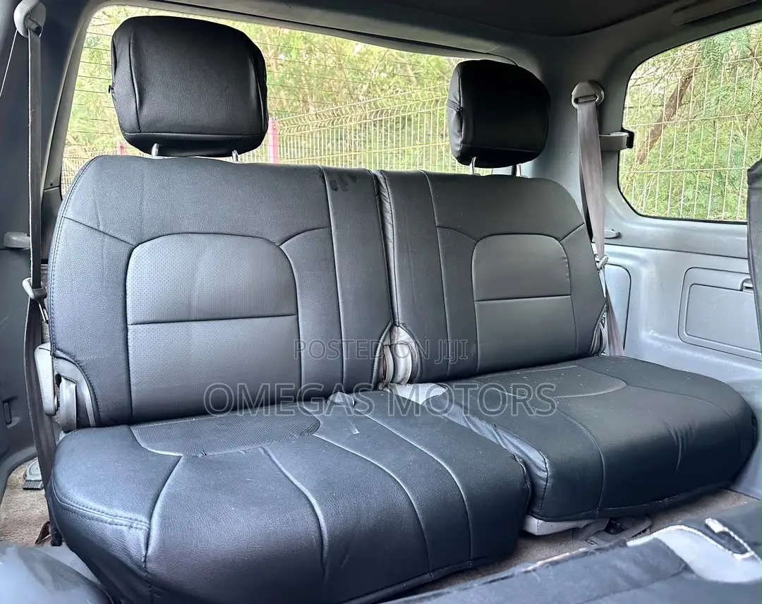 Toyota Land Cruiser HDJ 100 2001 Gray