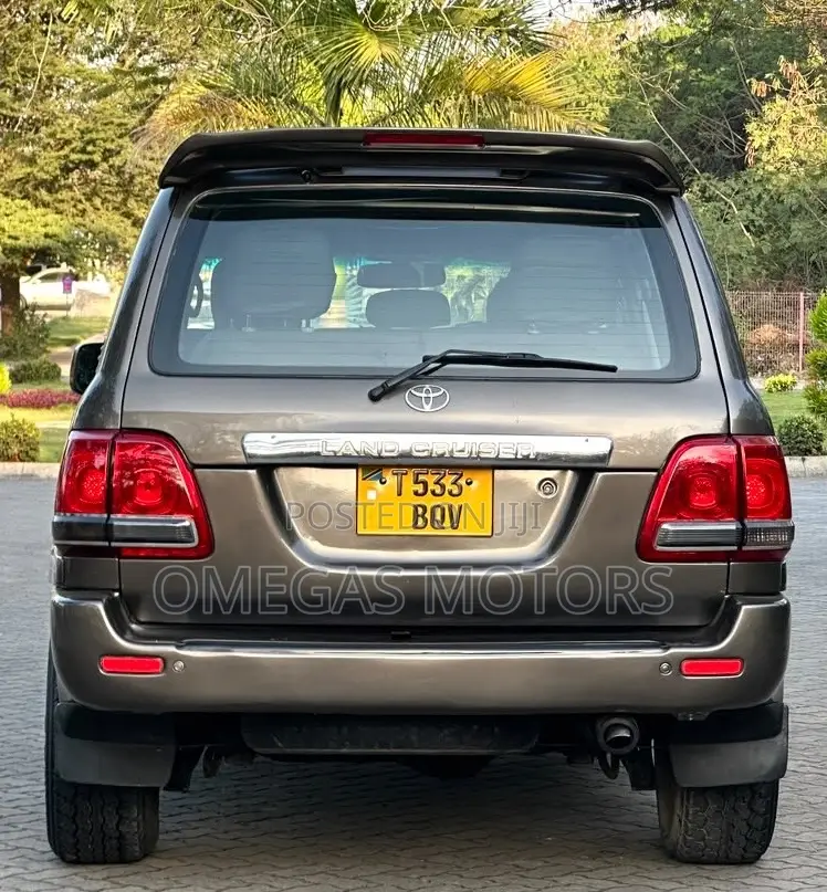Toyota Land Cruiser HDJ 100 2001 Gray