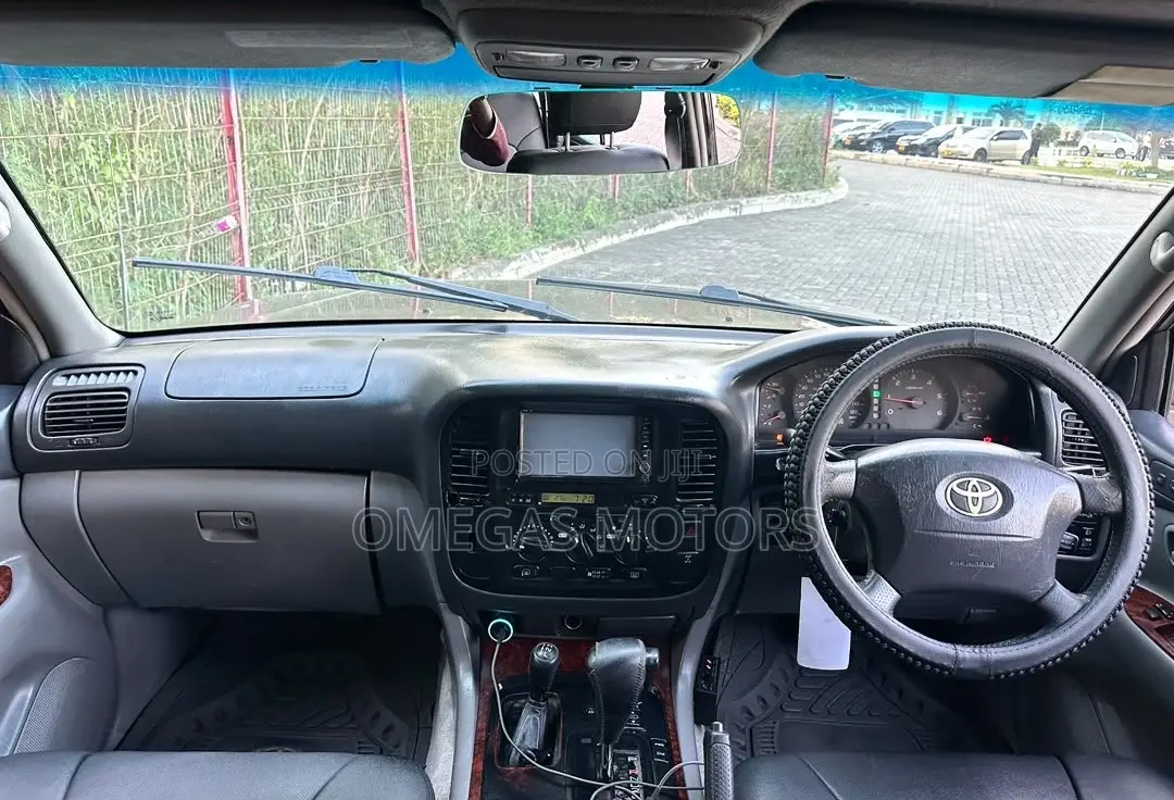 Toyota Land Cruiser HDJ 100 2001 Gray