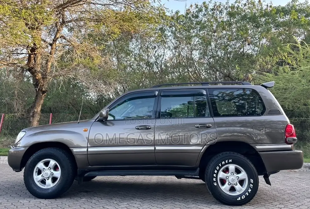 Toyota Land Cruiser HDJ 100 2001 Gray