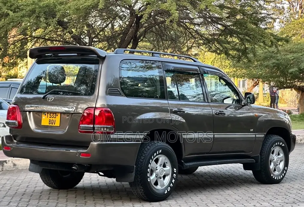 Toyota Land Cruiser HDJ 100 2001 Gray