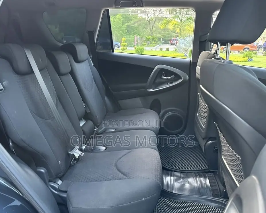 Toyota Vanguard 2012 Black