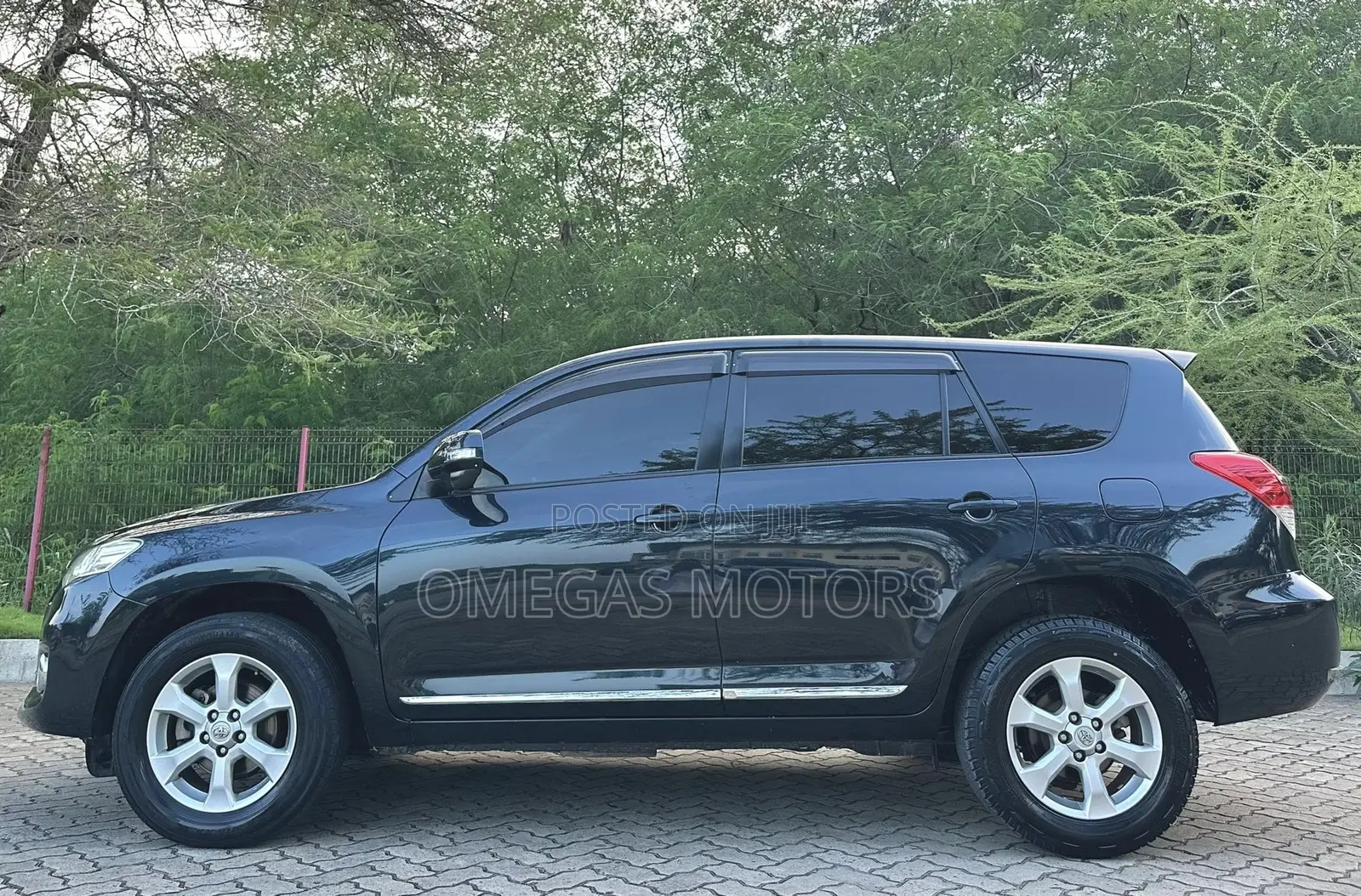 Toyota Vanguard 2012 Black