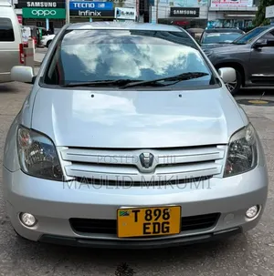 Toyota IST 2004 Silver