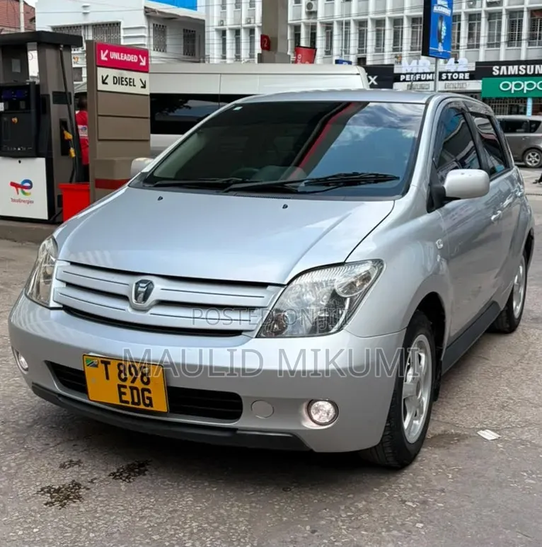 Toyota IST 2004 Silver
