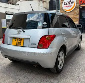 Toyota IST 2004 Silver