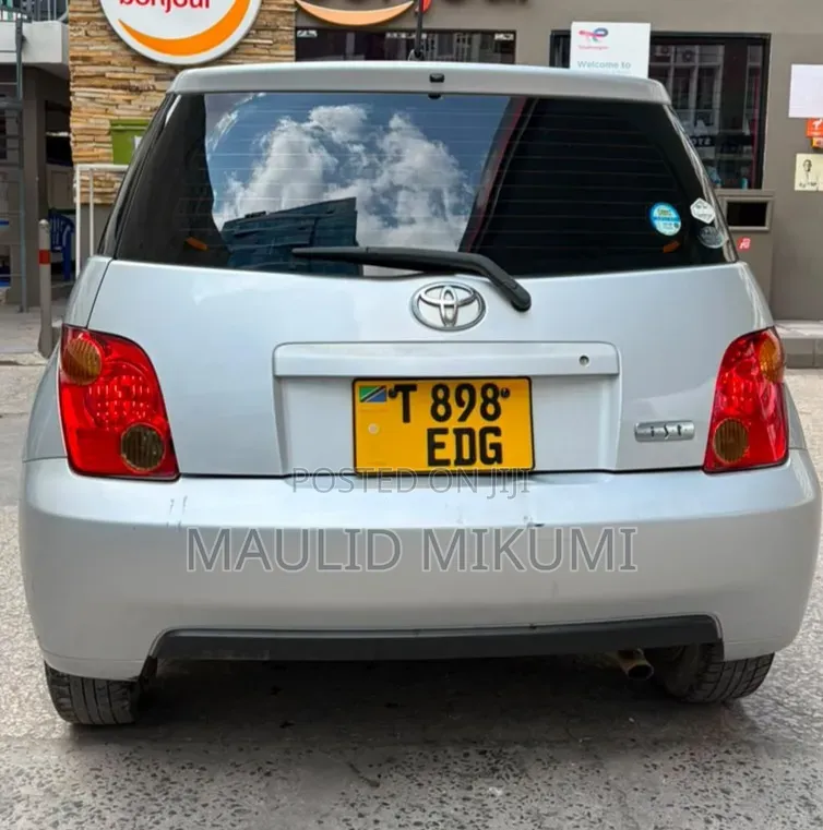 Toyota IST 2004 Silver