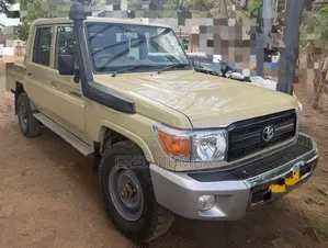 Toyota Land Cruiser 2015 Gold